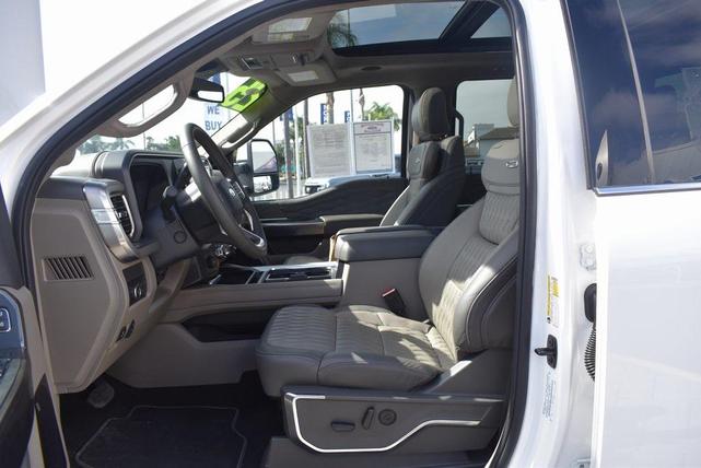 Photo of 2025 STAR WHITE Ford F-450