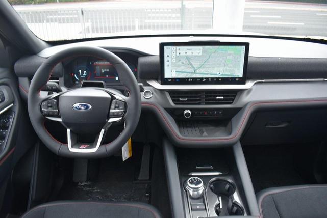 Photo of 2025 Star White Metallic Tri-Coat Ford Explorer