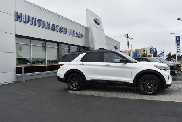 Photo of 2025 Star White Metallic Tri-Coat Ford Explorer