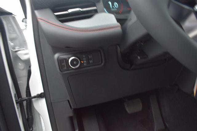Photo of 2025 Star White Metallic Tri-Coat Ford Explorer