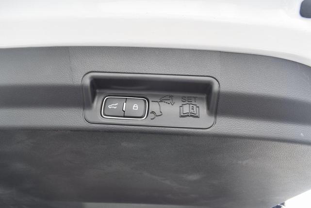 Photo of 2025 Star White Metallic Tri-Coat Ford Explorer