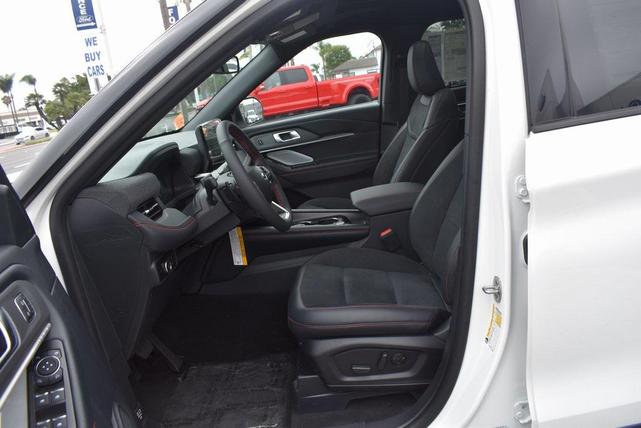 Photo of 2025 Star White Metallic Tri-Coat Ford Explorer