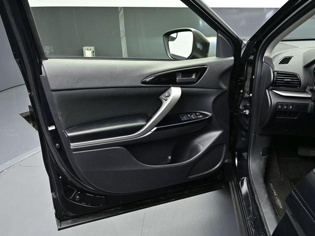 Photo of 2024 Labrador Black Pearl Mitsubishi Eclipse Cross
