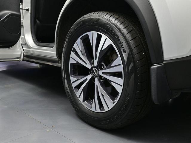 Photo of 2023 Brilliant Silver Metallic Nissan Rogue