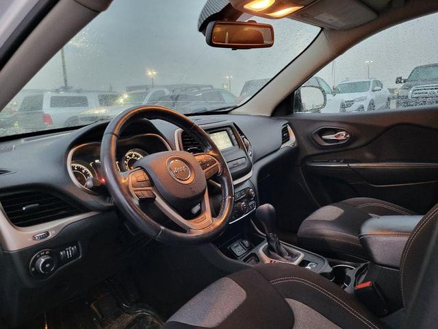Photo of 2014 Bright White Clearcoat Jeep Cherokee