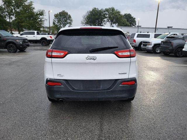 Photo of 2014 Bright White Clearcoat Jeep Cherokee