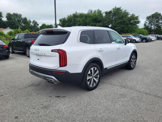 Photo of 2022 Glacial White Pearl Kia Telluride