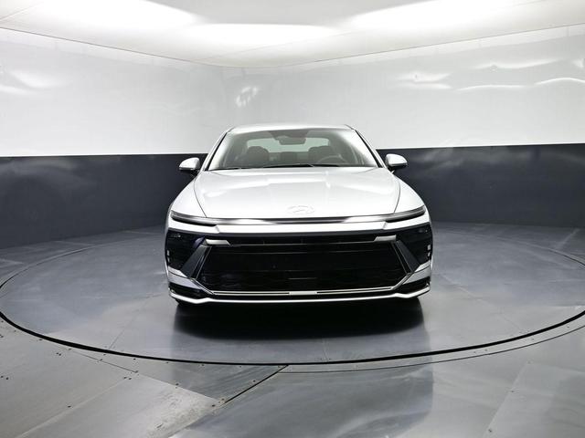 Photo of 2025 Silver Hyundai SONATA Hybrid