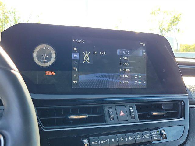 Photo of 2022 Matador Red Mica Lexus ES 350