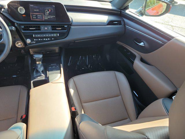 Photo of 2022 Matador Red Mica Lexus ES 350