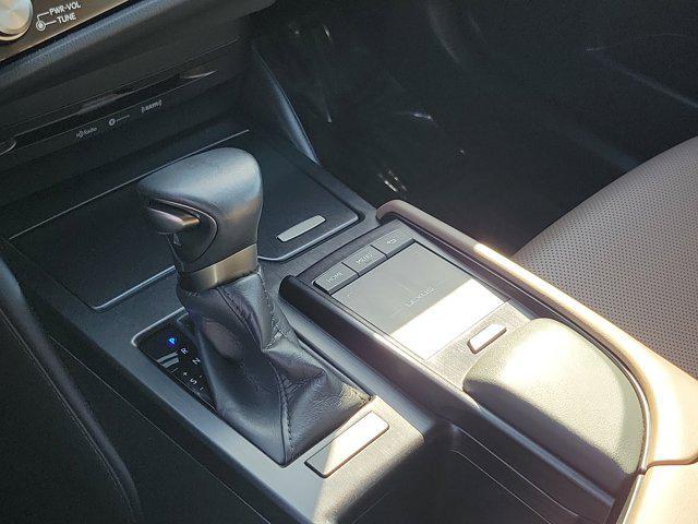 Photo of 2022 Matador Red Mica Lexus ES 350