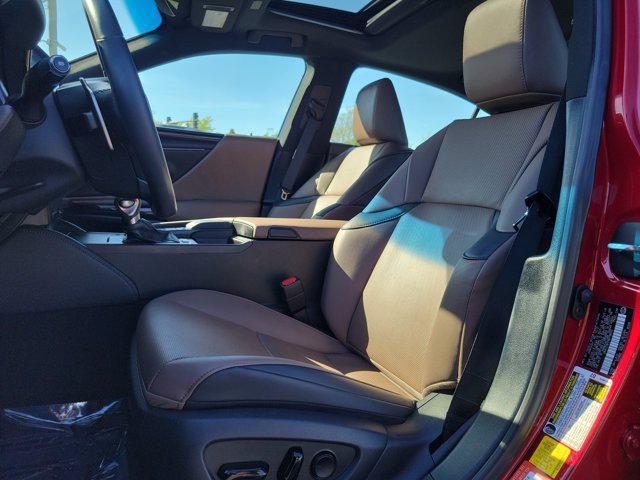 Photo of 2022 Matador Red Mica Lexus ES 350