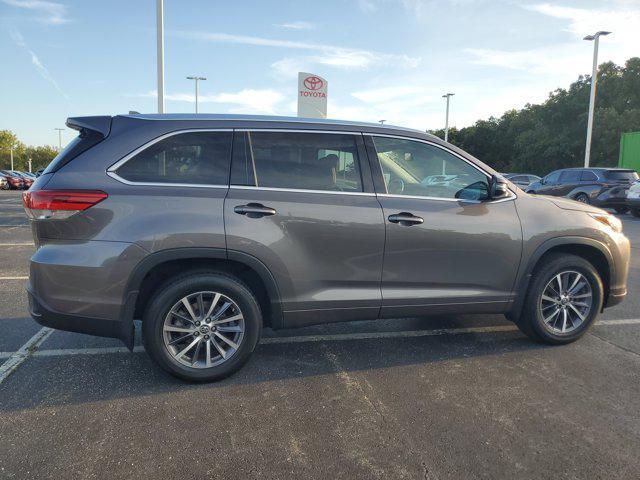 Photo of 2017 Predawn Gray Mica Toyota Highlander