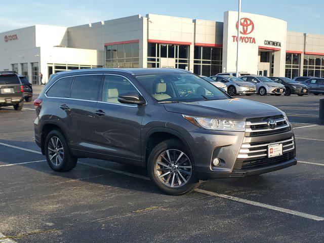Photo of 2017 Predawn Gray Mica Toyota Highlander