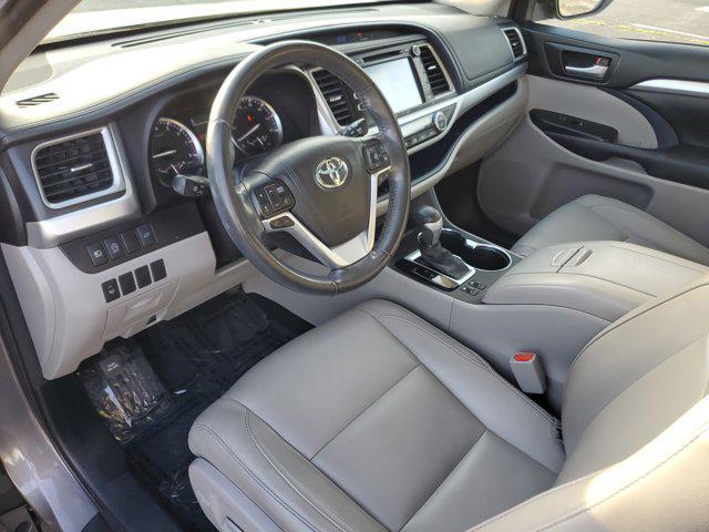 Photo of 2017 Predawn Gray Mica Toyota Highlander