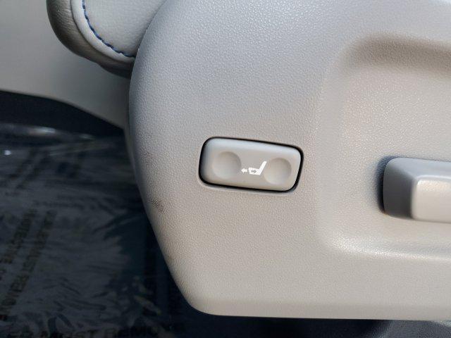 Photo of 2017 Predawn Gray Mica Toyota Highlander