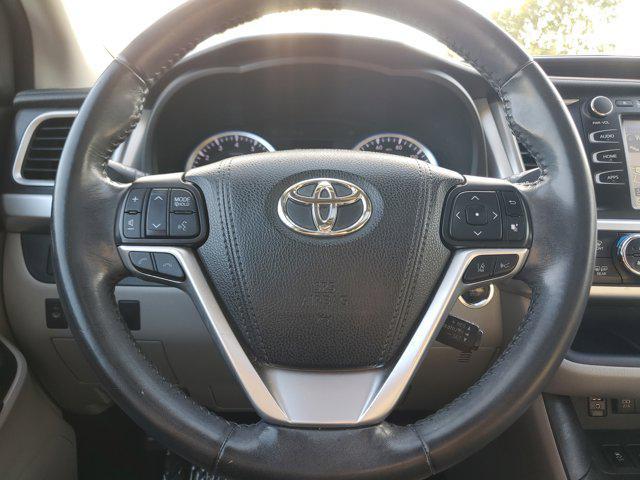 Photo of 2017 Predawn Gray Mica Toyota Highlander