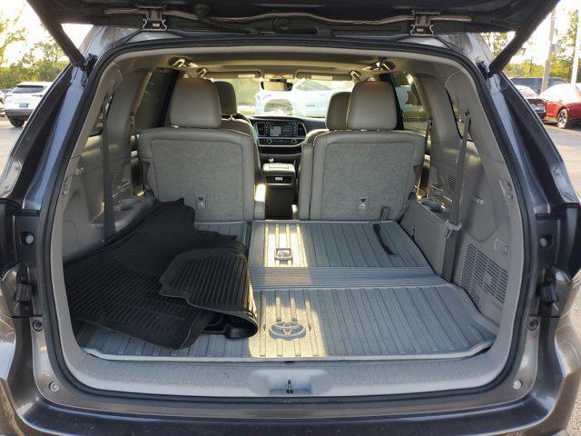 Photo of 2017 Predawn Gray Mica Toyota Highlander