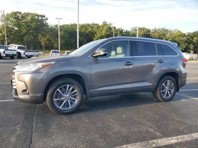 Photo of 2017 Predawn Gray Mica Toyota Highlander