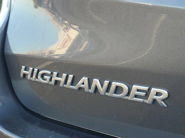 Photo of 2017 Predawn Gray Mica Toyota Highlander