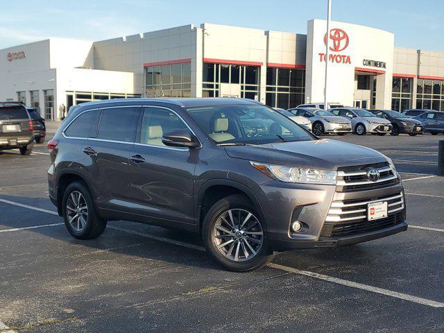Photo of 2017 Predawn Gray Mica Toyota Highlander