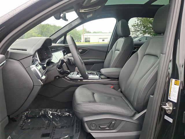 Photo of 2025 MYTHOS BLACK Audi Q7