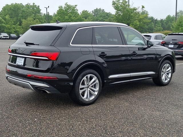 Photo of 2025 MYTHOS BLACK Audi Q7