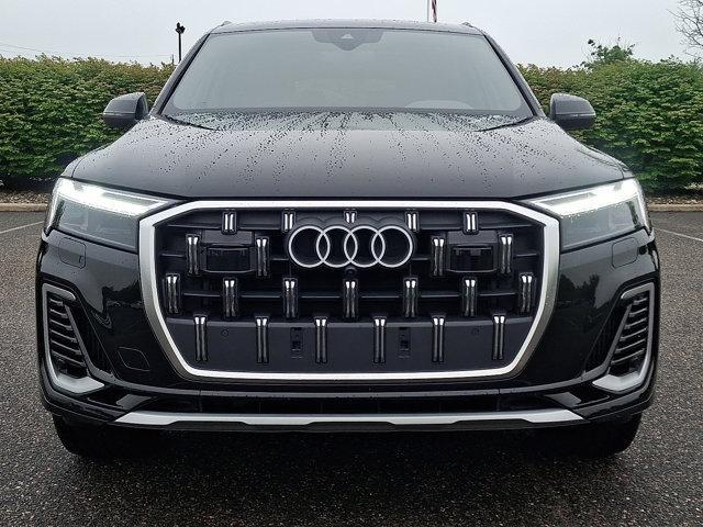 Photo of 2025 MYTHOS BLACK Audi Q7