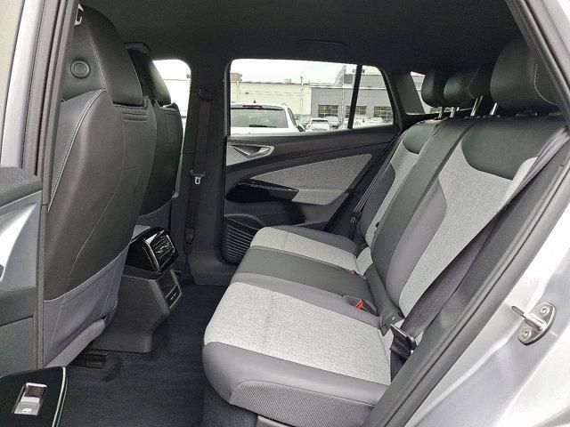 Photo of 2024 Silver Mist Metallic Volkswagen ID.4