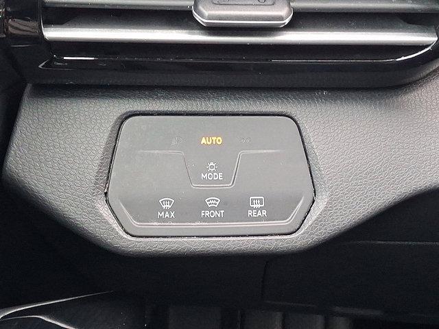 Photo of 2024 Silver Mist Metallic Volkswagen ID.4