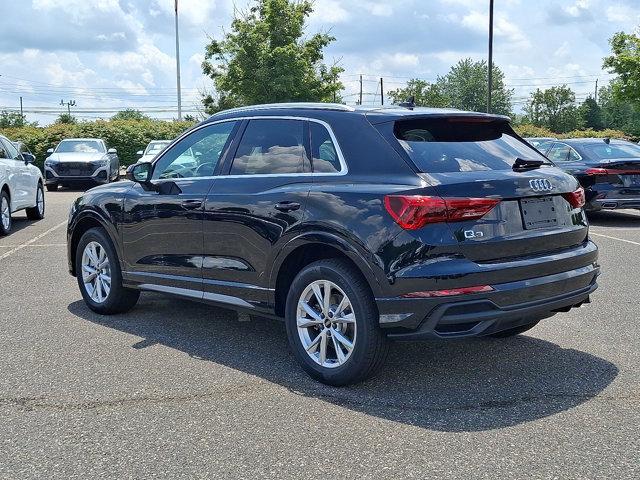 Photo of 2025 MYTHOS BLACK Audi Q3