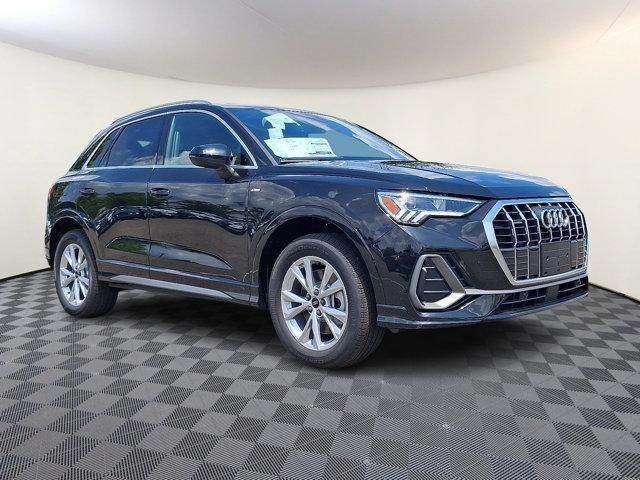 Photo of 2025 MYTHOS BLACK Audi Q3