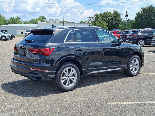 Photo of 2025 MYTHOS BLACK Audi Q3