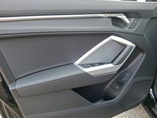 Photo of 2025 MYTHOS BLACK Audi Q3