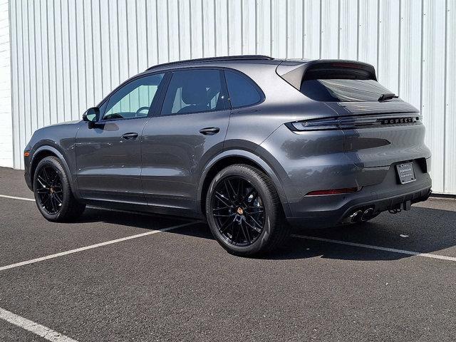 Photo of 2025 Quartzite Grey Metallic Porsche Cayenne