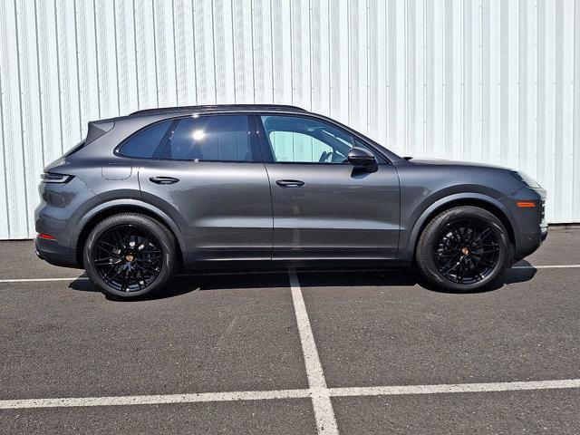 Photo of 2025 Quartzite Grey Metallic Porsche Cayenne