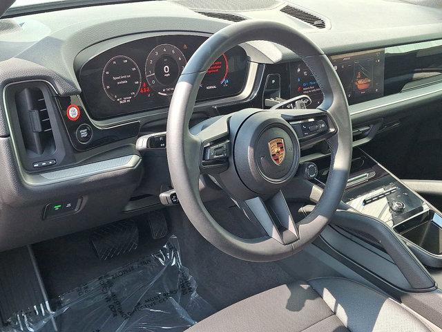 Photo of 2025 Quartzite Grey Metallic Porsche Cayenne