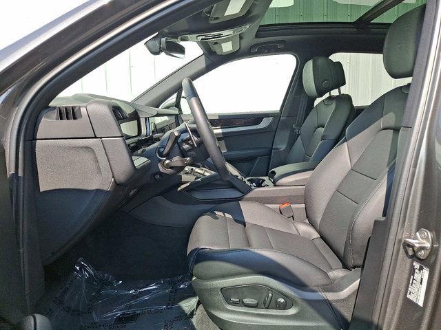 Photo of 2025 Quartzite Grey Metallic Porsche Cayenne
