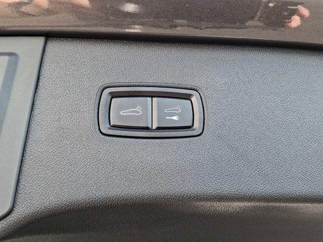 Photo of 2025 Quartzite Grey Metallic Porsche Cayenne