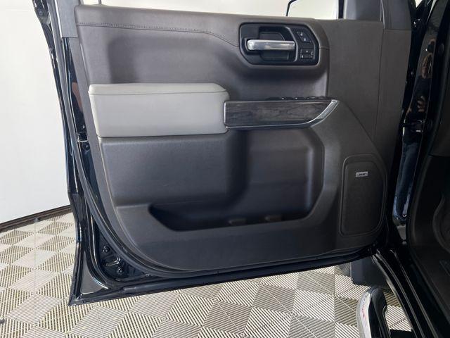 Photo of 2019 Black Chevrolet Silverado 1500