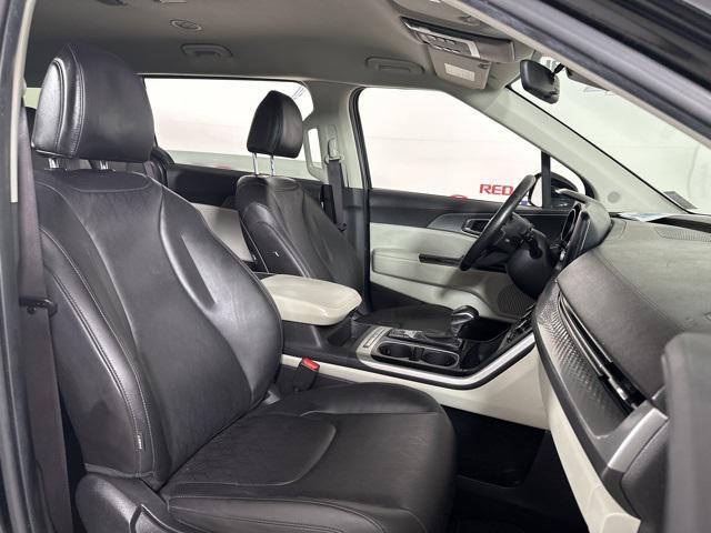 Photo of 2023 Aurora Black Pearl Kia Carnival