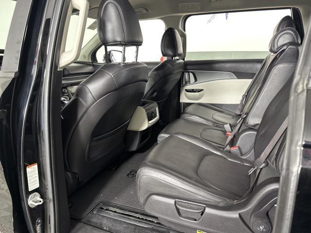 Photo of 2023 Aurora Black Pearl Kia Carnival