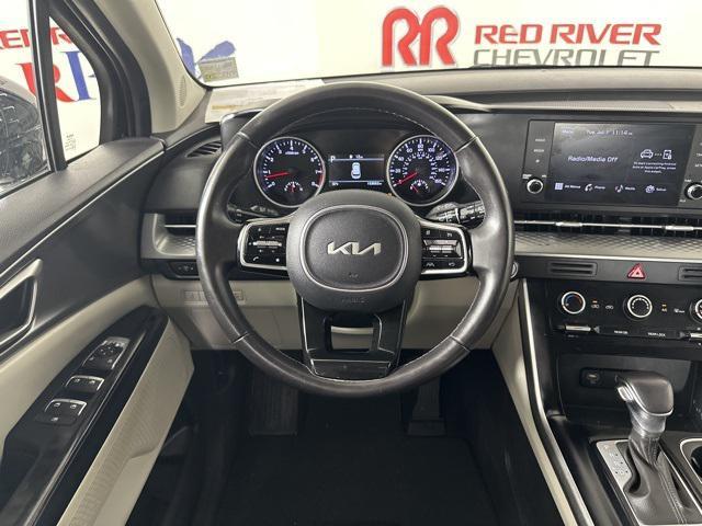 Photo of 2023 Aurora Black Pearl Kia Carnival