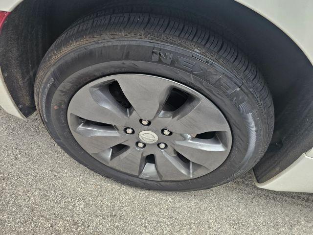 Photo of 2019 White Chrysler Pacifica Hybrid