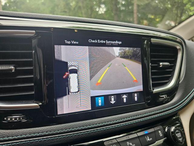 Photo of 2019 White Chrysler Pacifica Hybrid