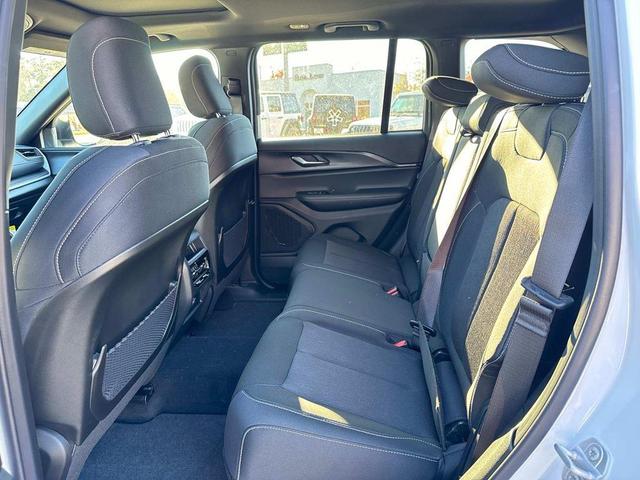 Photo of 2025 Bright White Clearcoat Jeep Grand Cherokee