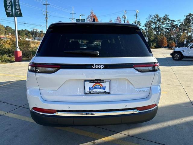 Photo of 2025 Bright White Clearcoat Jeep Grand Cherokee