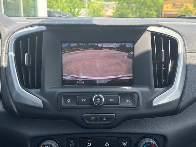 Photo of 2024 Summit White GMC Terrain