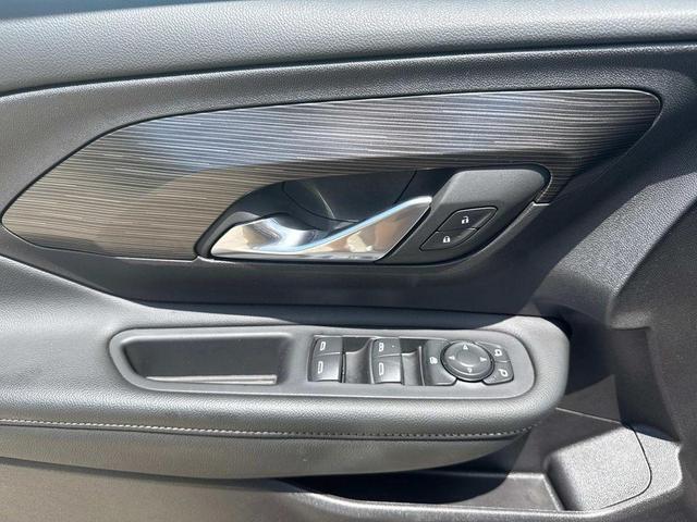 Photo of 2024 Summit White GMC Terrain