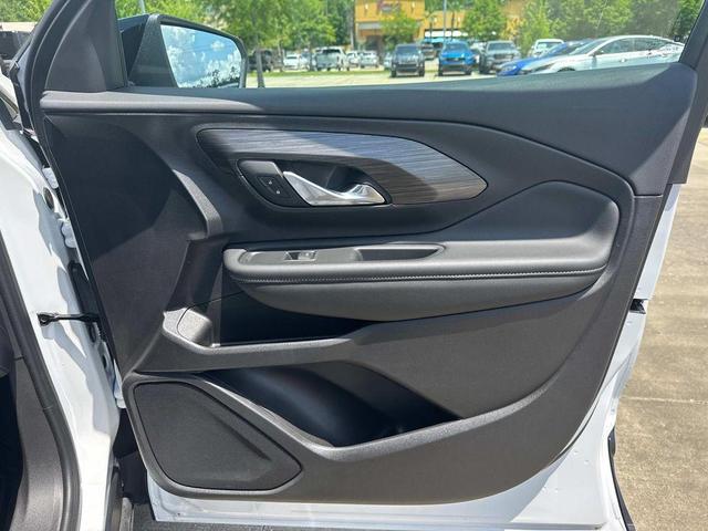 Photo of 2024 Summit White GMC Terrain